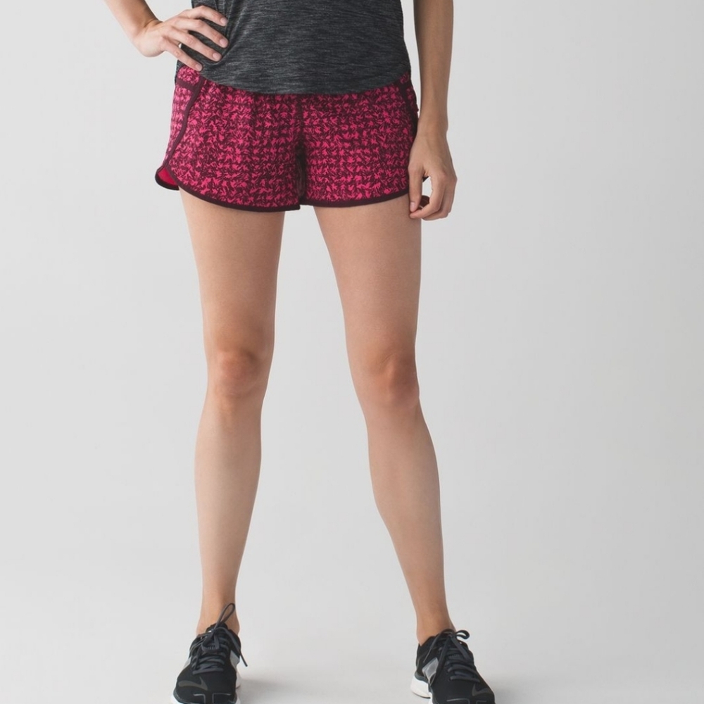 Lululemon 4" Tracker Short size 6